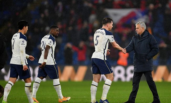 王建民在 2008 年初对阵凯尔·洛希，投出了其生涯最快的一记 96 英里沉球